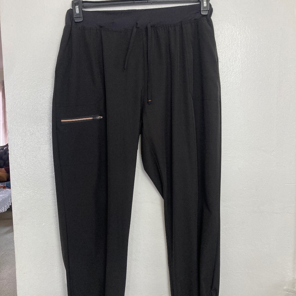 Stylish Black Jogger-Style Scrub with zipper pocket